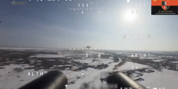 Ουκρανικό FPV drone εξοπλισμένο με καραμπίνα εντοπίζει και καταστρέφει ρωσικά UAV σε πραγματικό χρόνο – Δεν υπάρχουν άχρηστα όπλα